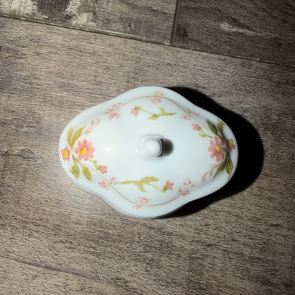Source Unknown Floral Jewelry Box - White and Pink